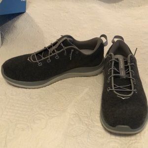 Brand new wool Hoka Hupana women’s size 9.5 Gray